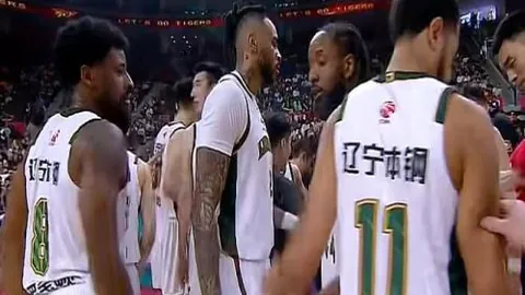 雷霆下半场逆袭18分止住连败，四人得分20+，双塔回归戴帅从容应对。